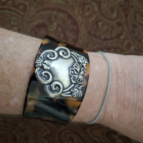 New Vintage Faux Tortoise Shell with Silver Ornament Cuff Bracelet. - Picture 3 of 14